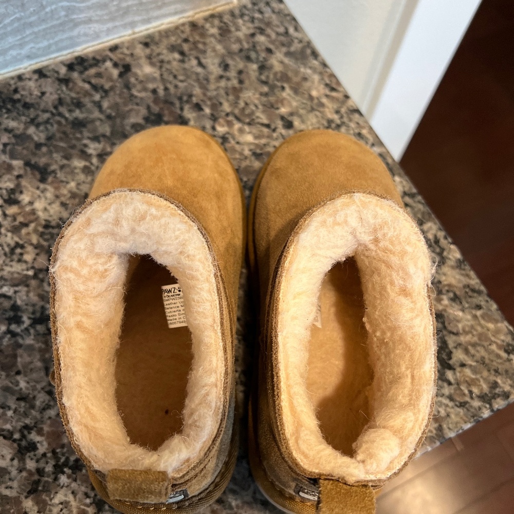 Girls bear-paw boots